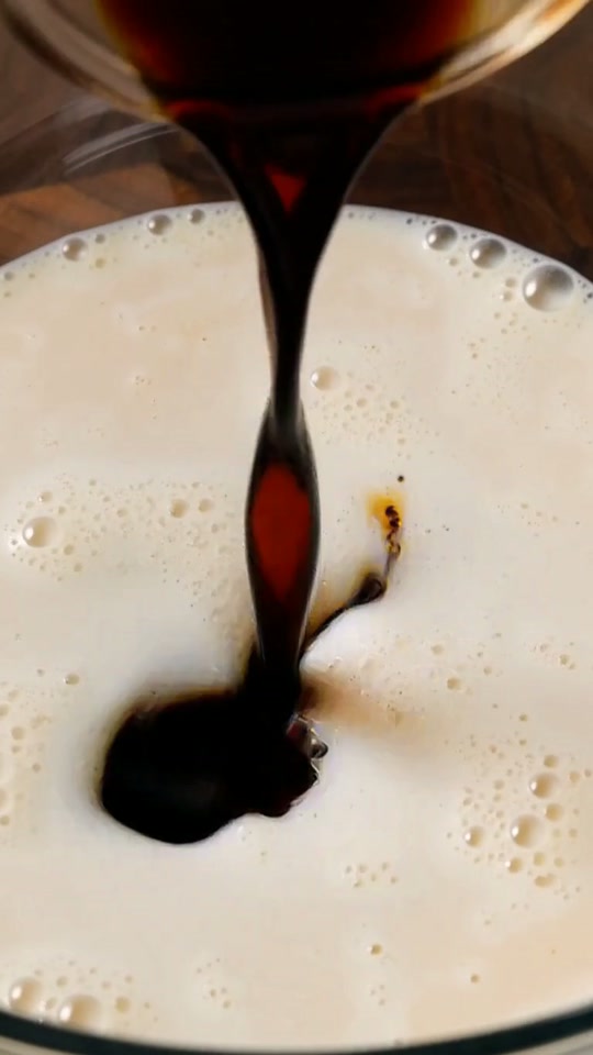 Step 2: Emulsify and Chill the Three-Milk Guadalajara Crema: In a mixing bowl, combine 240 g cold Mexican crema, 150 g sweetened